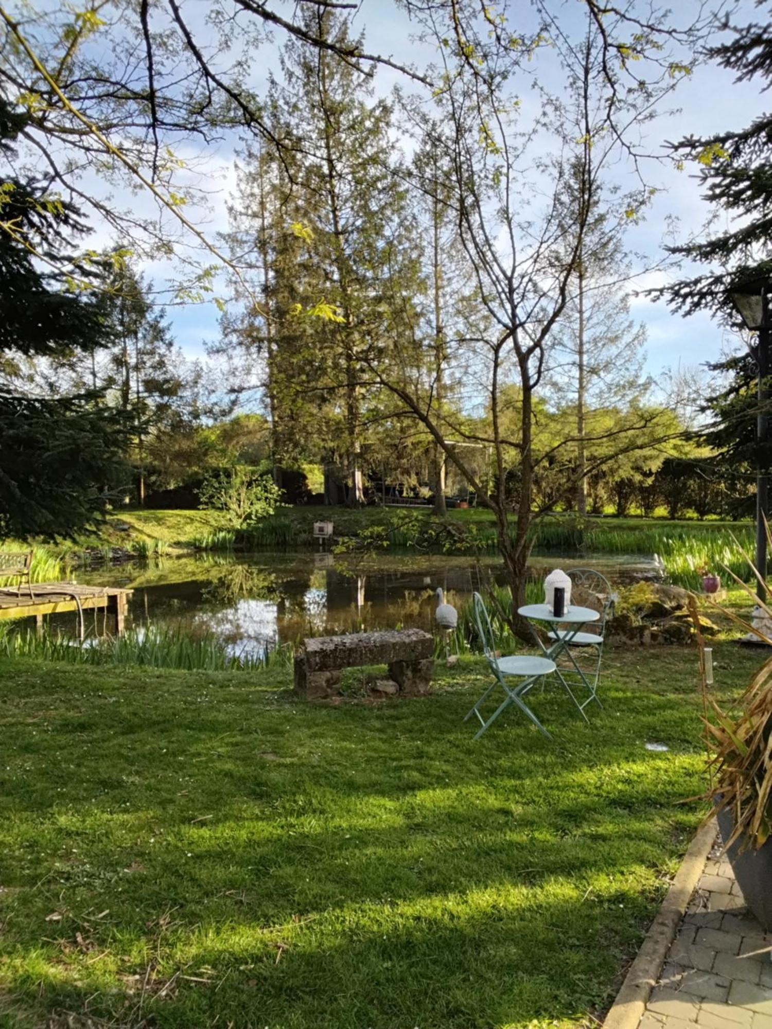Au Petit Bonheur De Seraphine Saint-Aubin  Kültér fotó